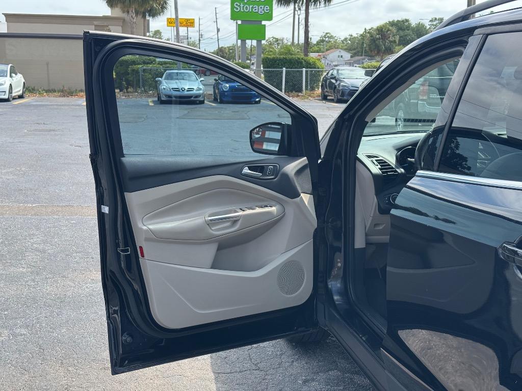 2016 Ford Escape SE photo