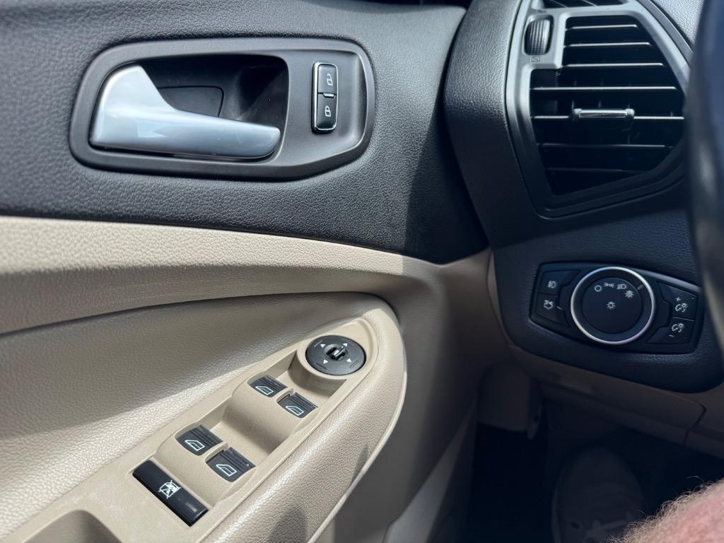 2016 Ford Escape SE photo