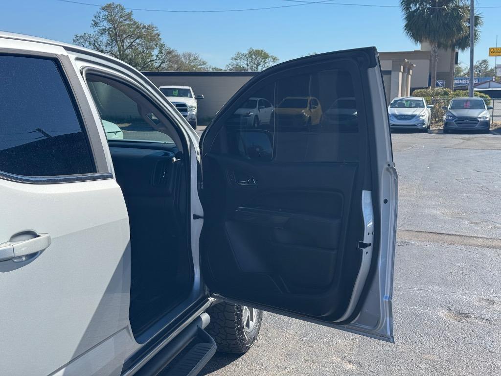 2016 GMC Canyon SLE photo