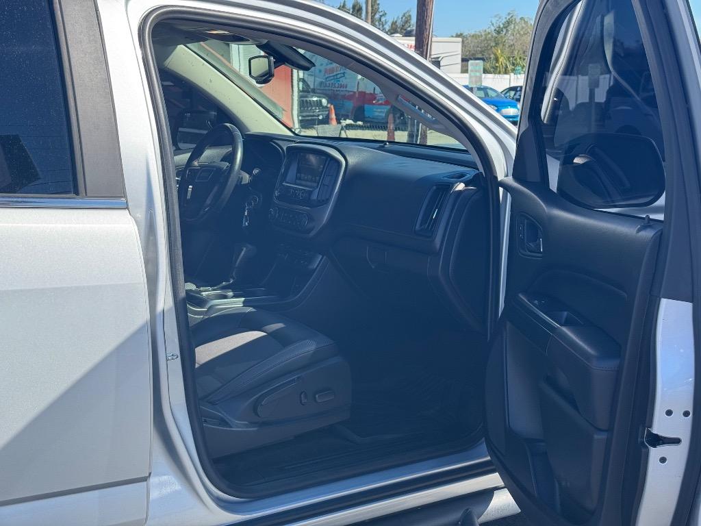 2016 GMC Canyon SLE photo