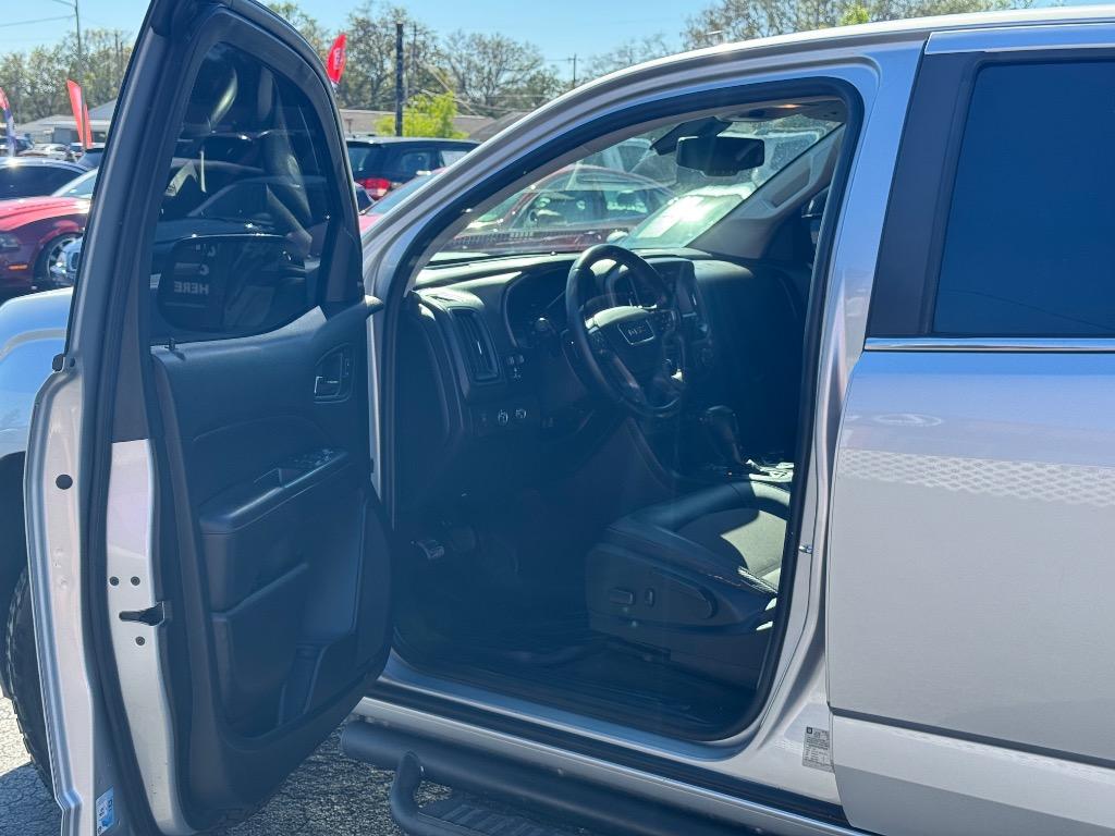 2016 GMC Canyon SLE photo