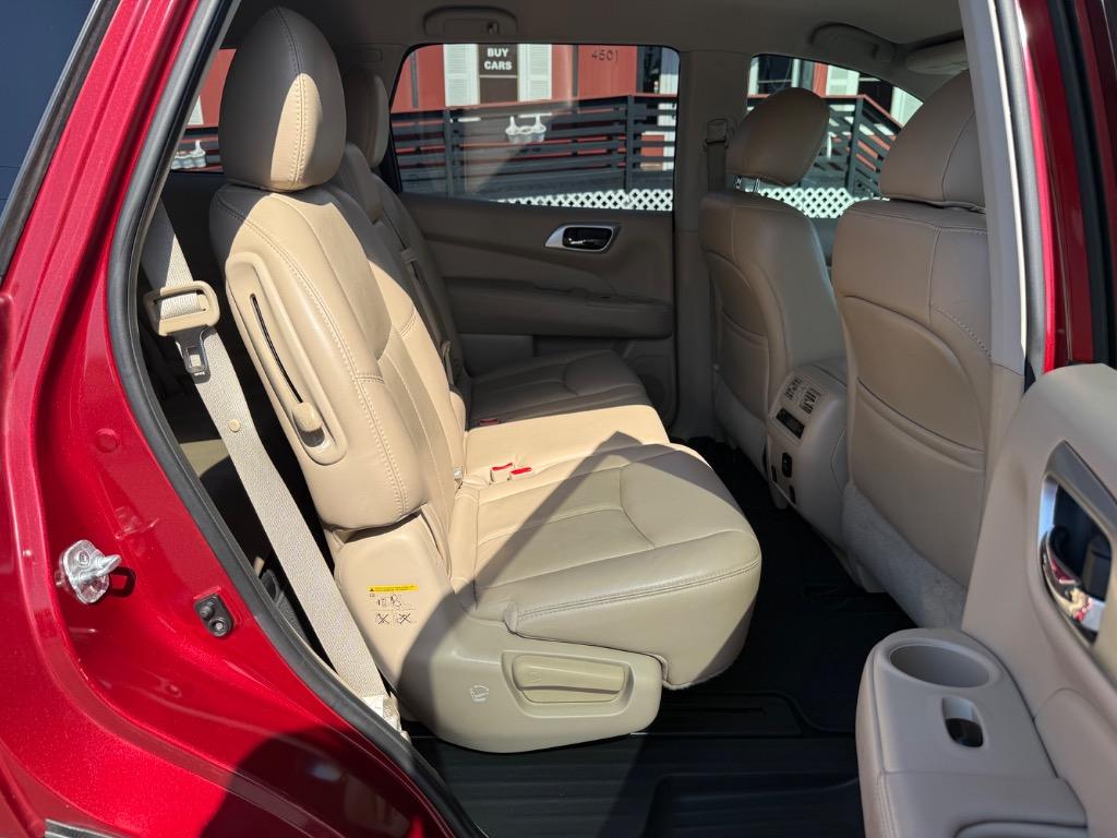 2016 Nissan Pathfinder SL photo