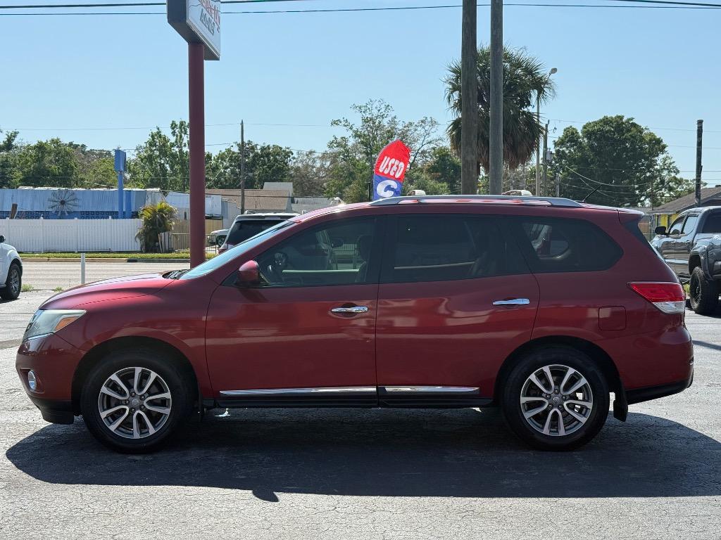 2016 Nissan Pathfinder SL photo