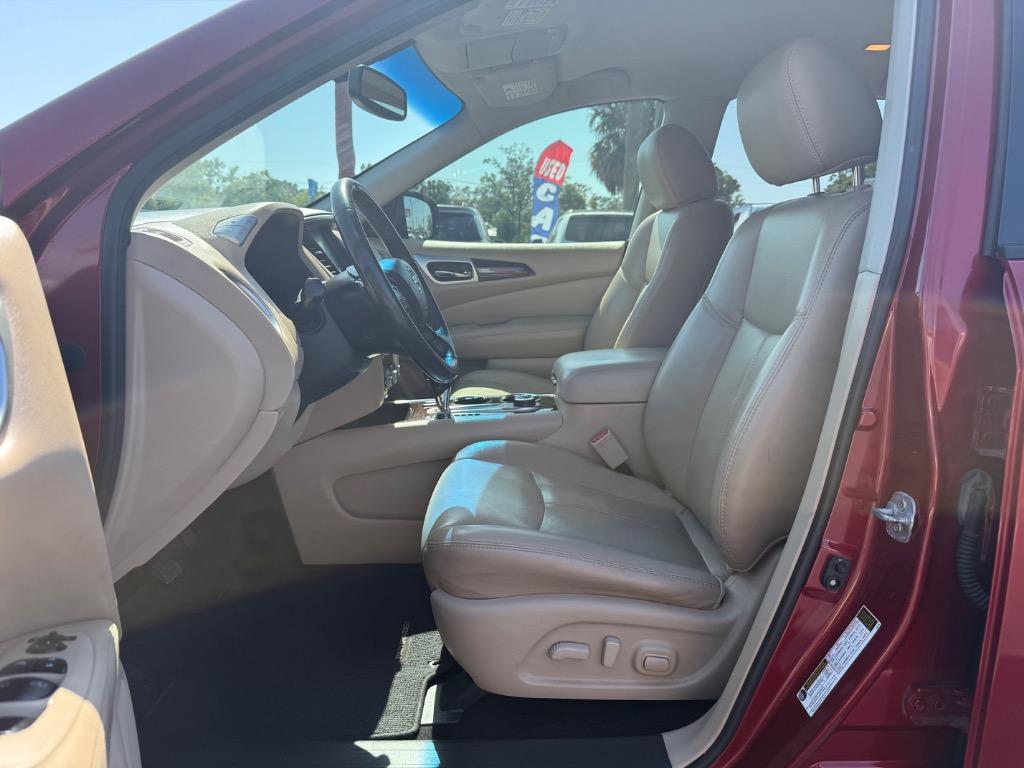2016 Nissan Pathfinder SL photo