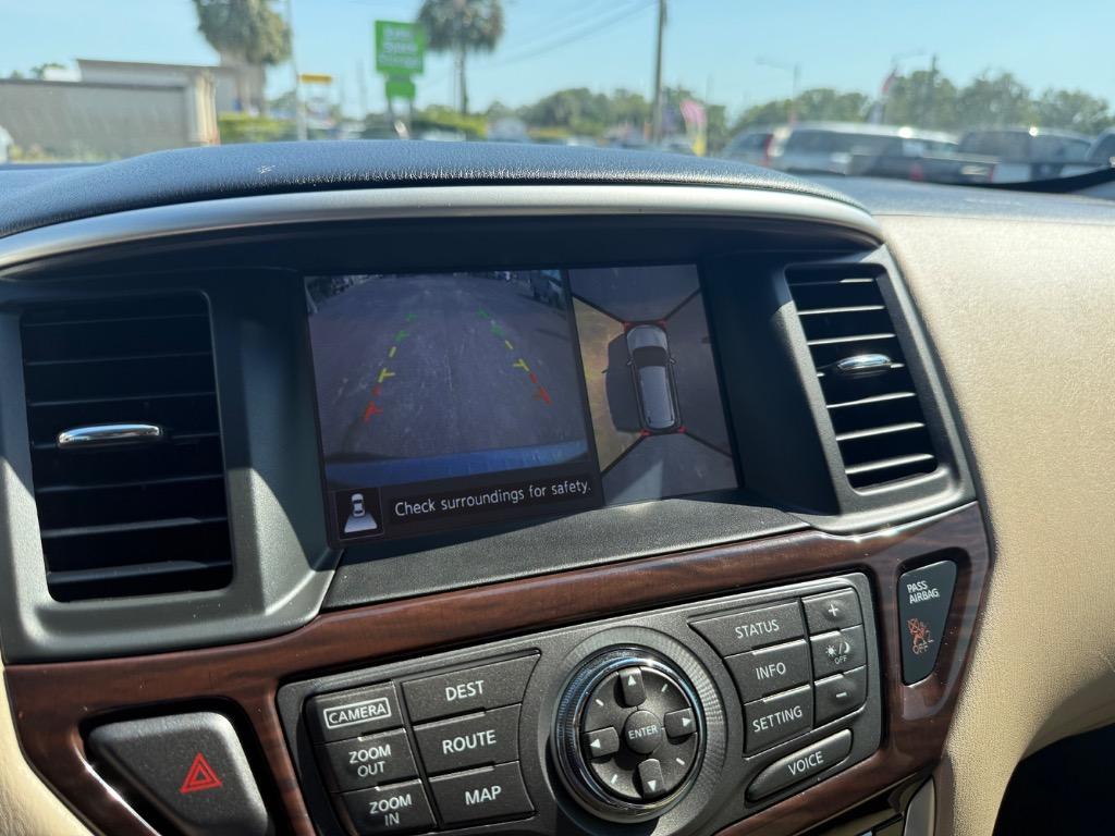 2016 Nissan Pathfinder SL photo