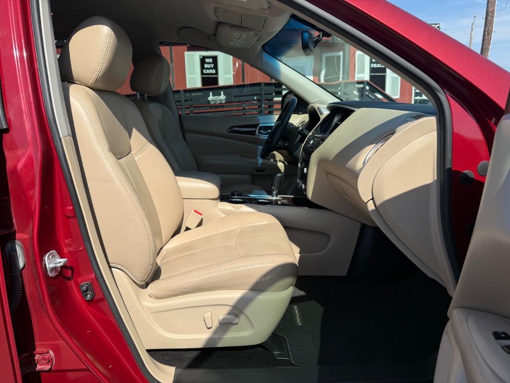 2016 Nissan Pathfinder SL photo