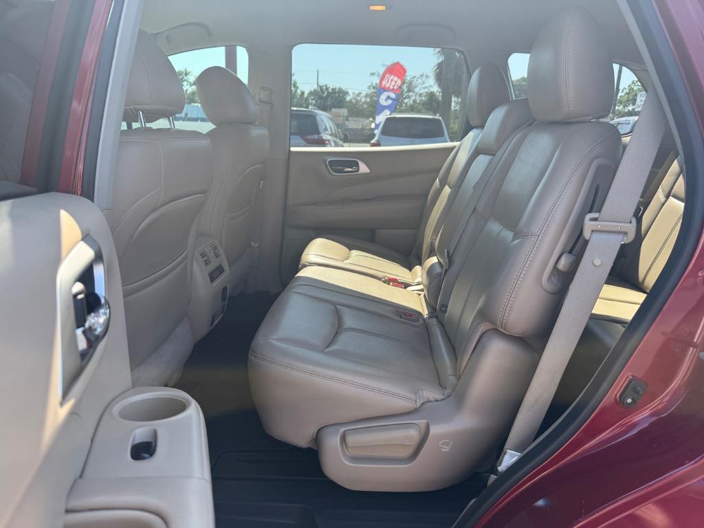 2016 Nissan Pathfinder SL photo