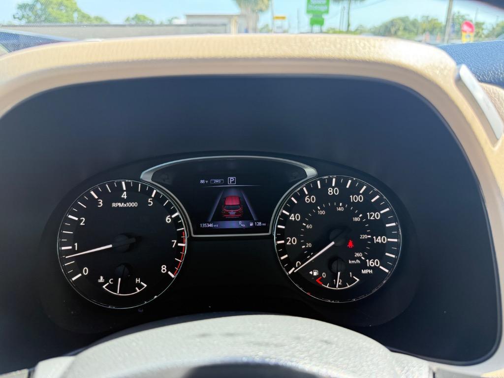 2016 Nissan Pathfinder SL photo