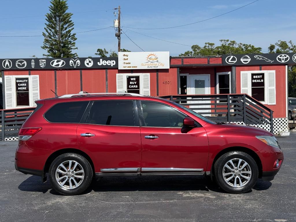 2016 Nissan Pathfinder SL photo