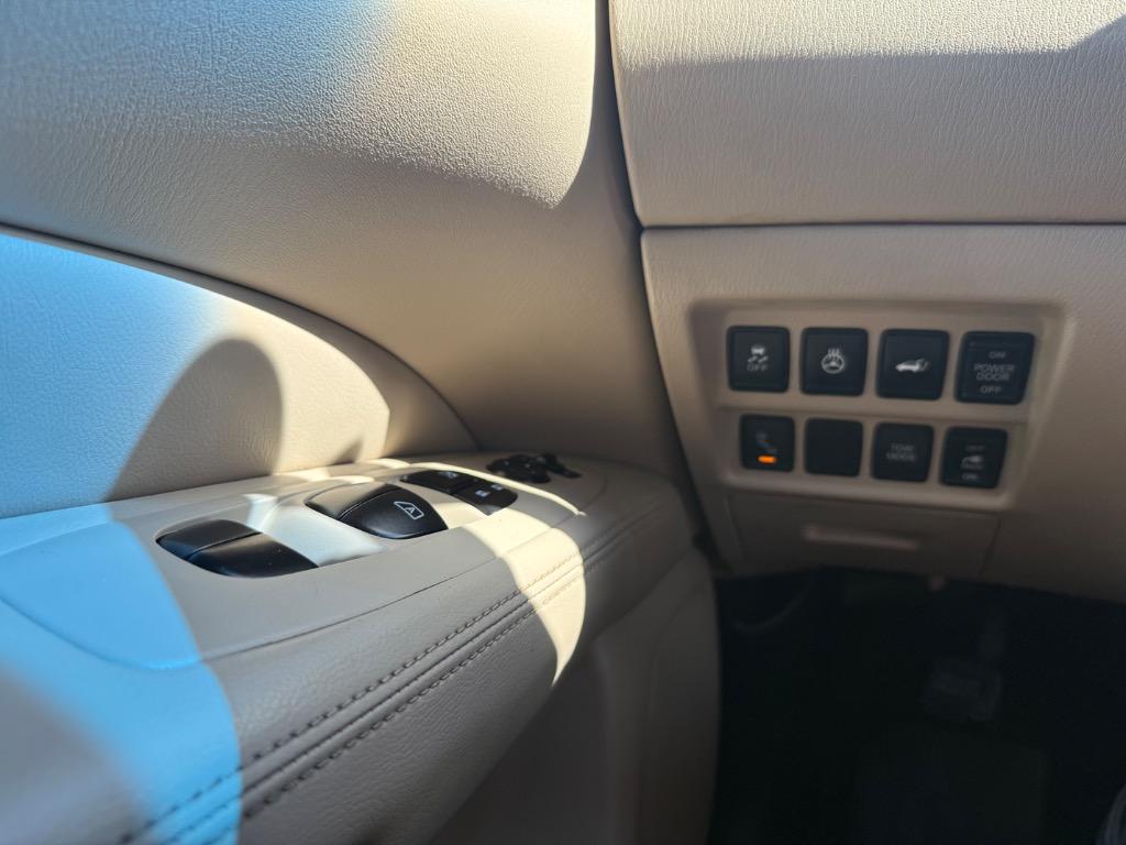 2016 Nissan Pathfinder SL photo