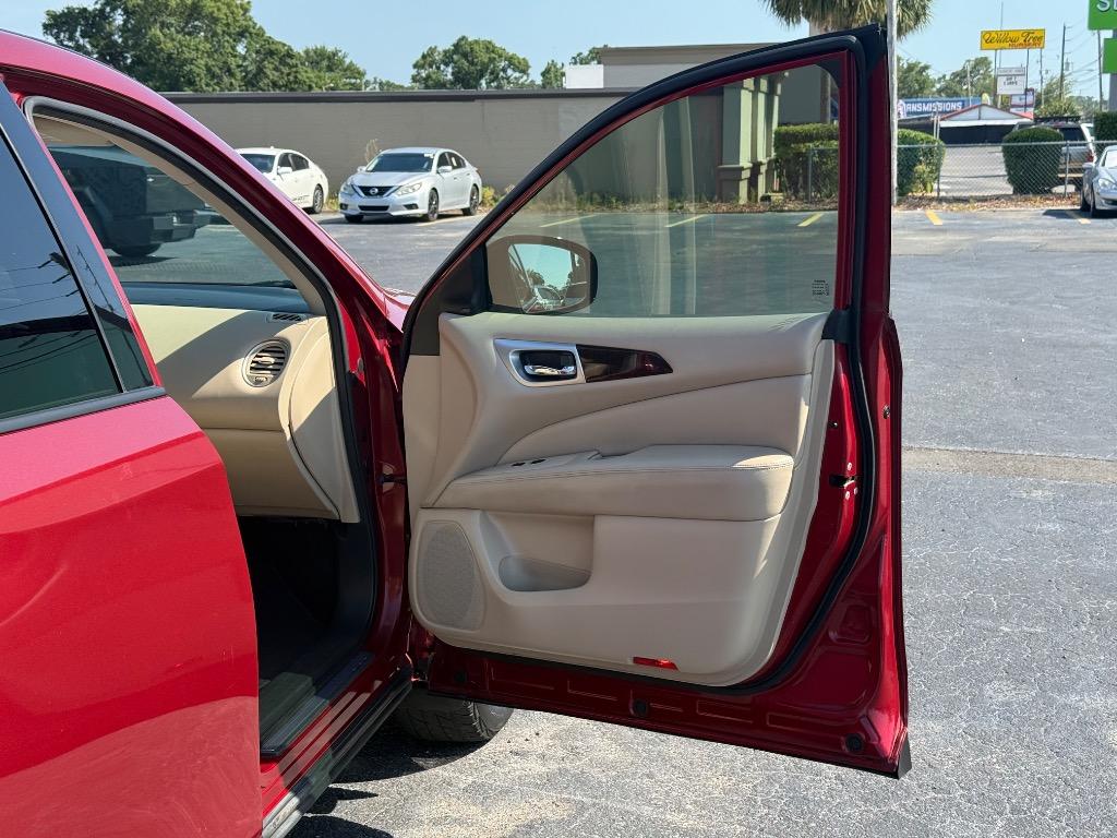 2016 Nissan Pathfinder SL photo