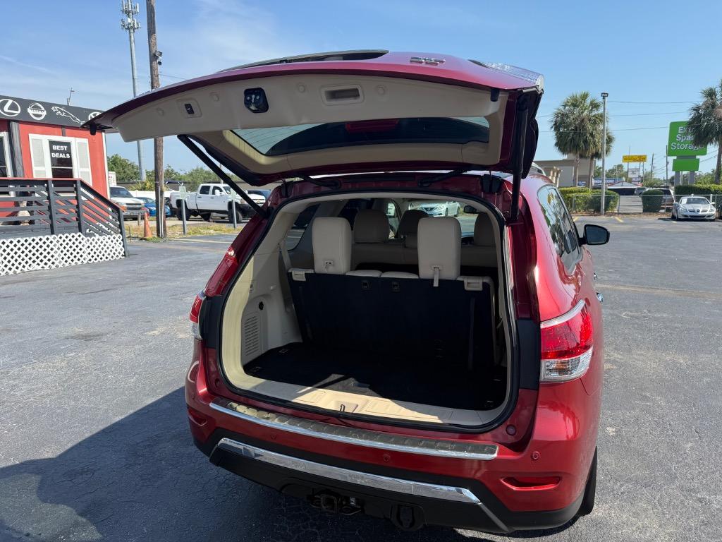 2016 Nissan Pathfinder SL photo