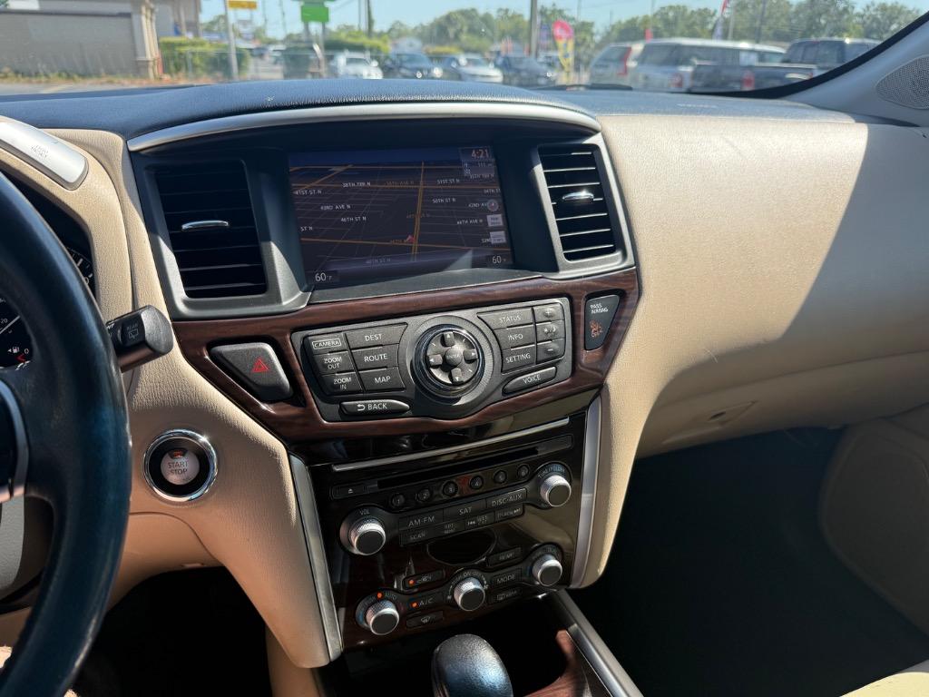 2016 Nissan Pathfinder SL photo