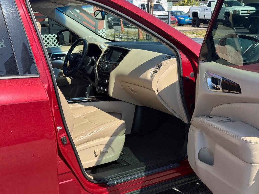 2016 Nissan Pathfinder SL photo