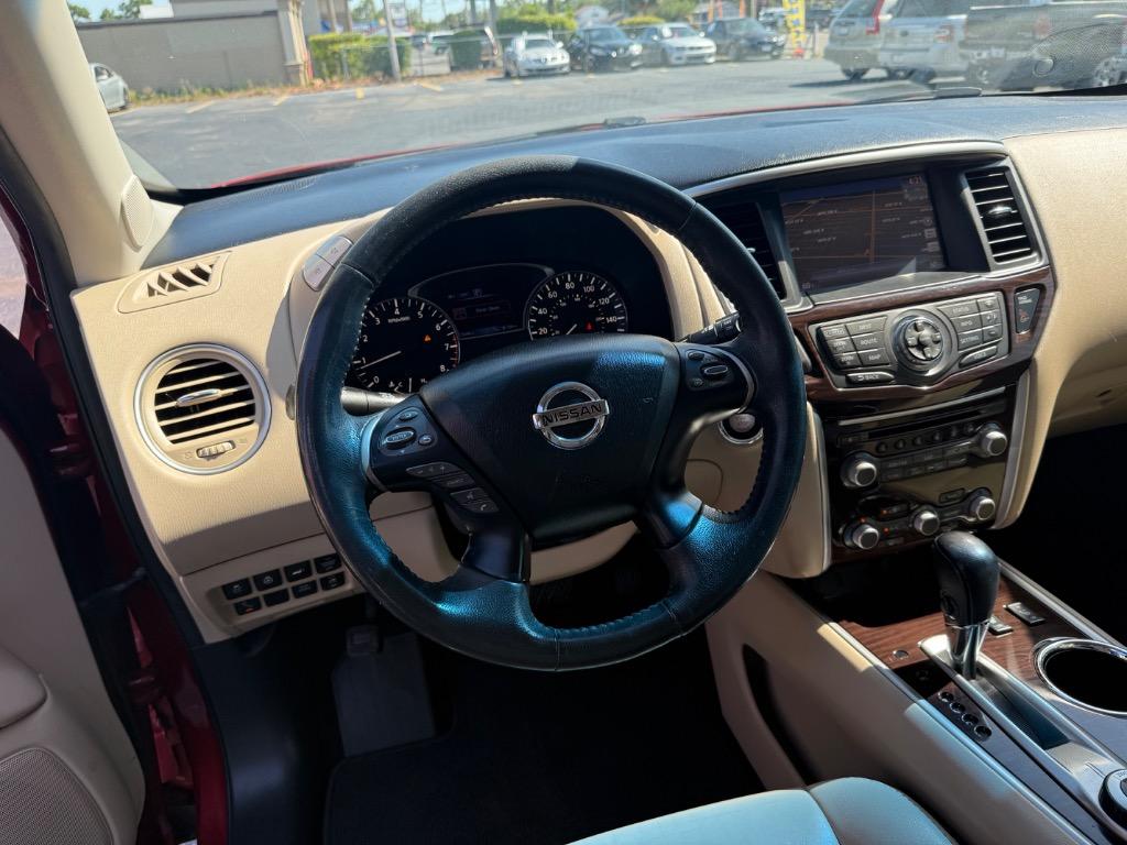 2016 Nissan Pathfinder SL photo