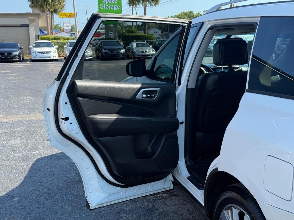 2013 Nissan Pathfinder S photo