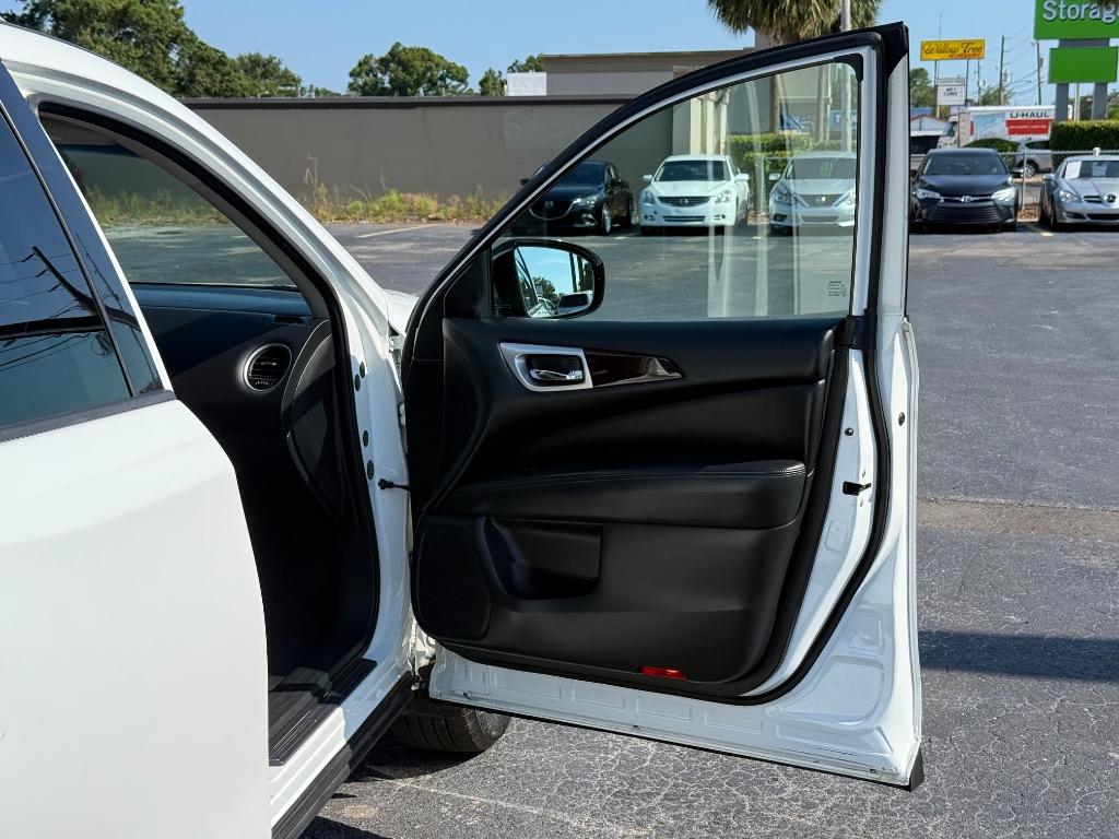 2013 Nissan Pathfinder S photo
