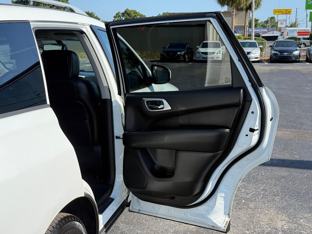 2013 Nissan Pathfinder S photo