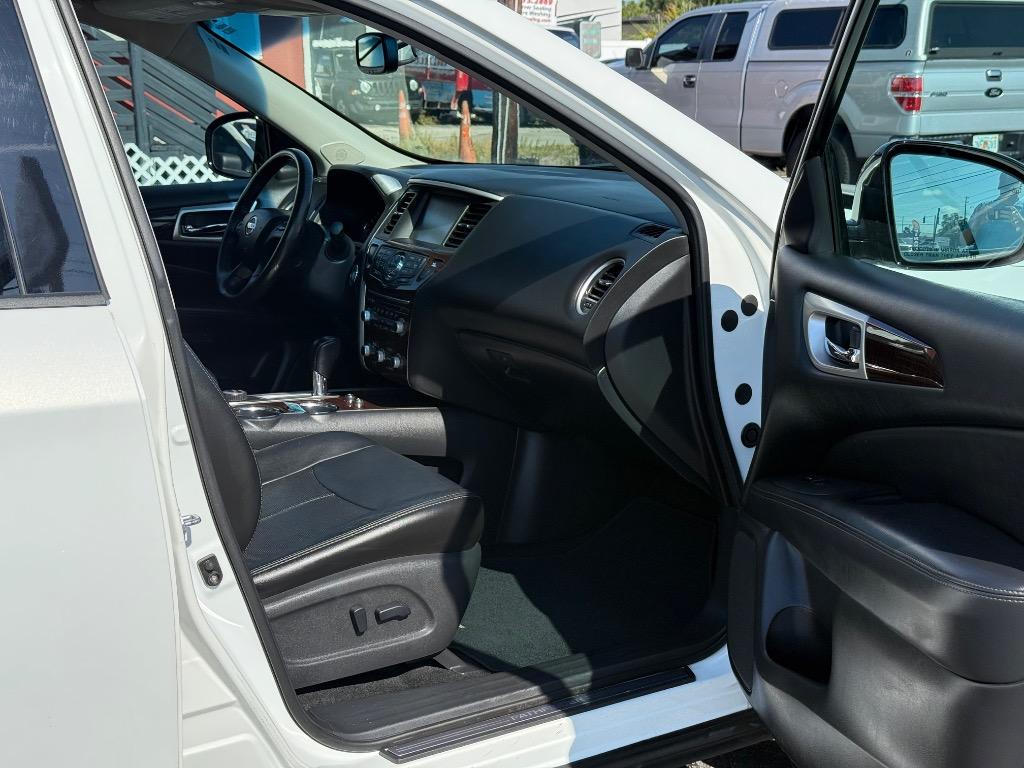 2013 Nissan Pathfinder S photo