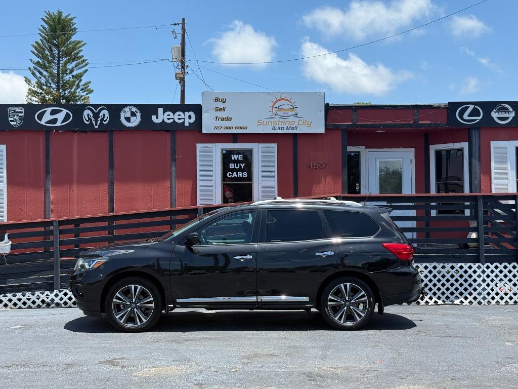2017 Nissan Pathfinder Platinum photo