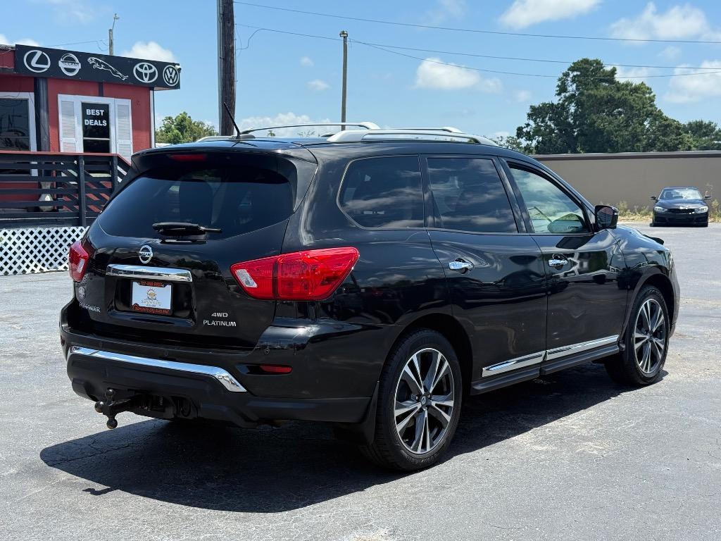 2017 Nissan Pathfinder Platinum photo