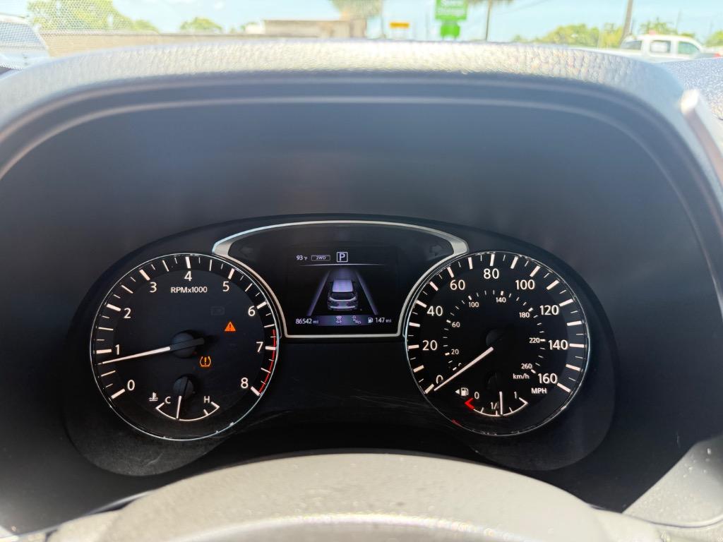 2017 Nissan Pathfinder Platinum photo