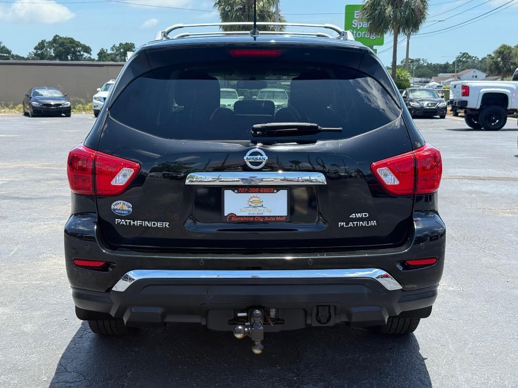 2017 Nissan Pathfinder Platinum photo