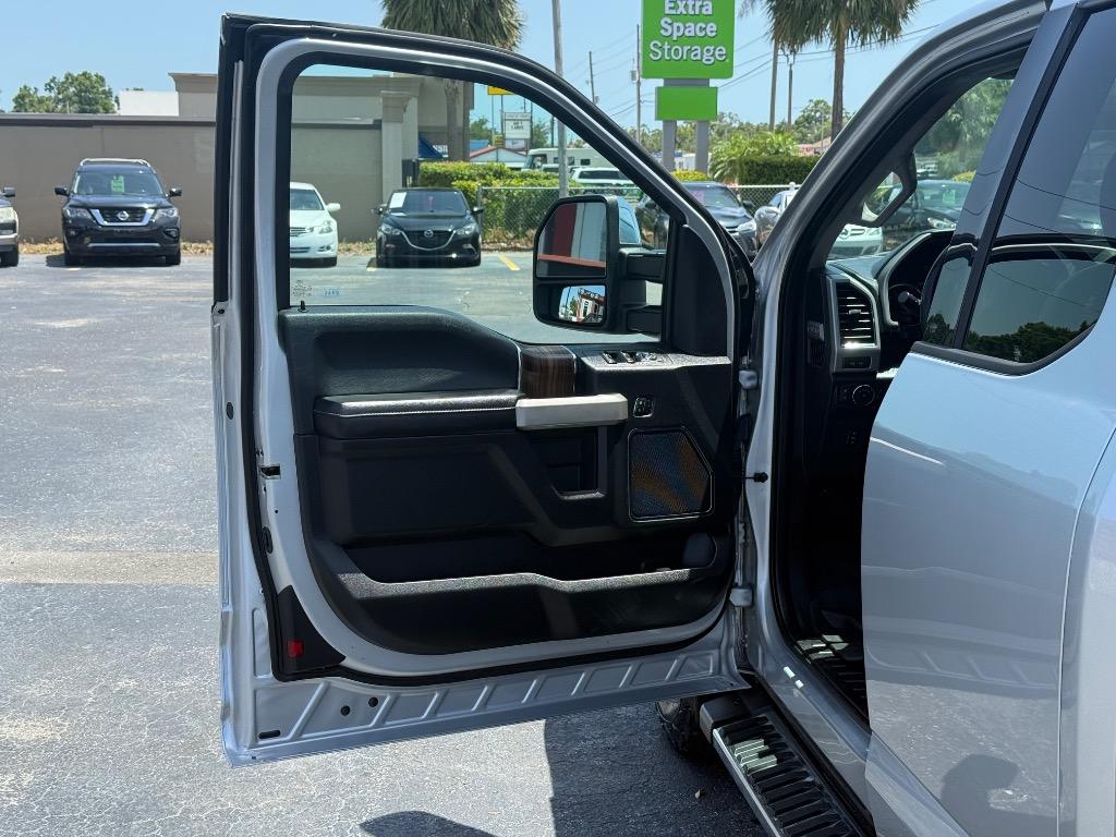 2017 Ford F150 Lariat photo