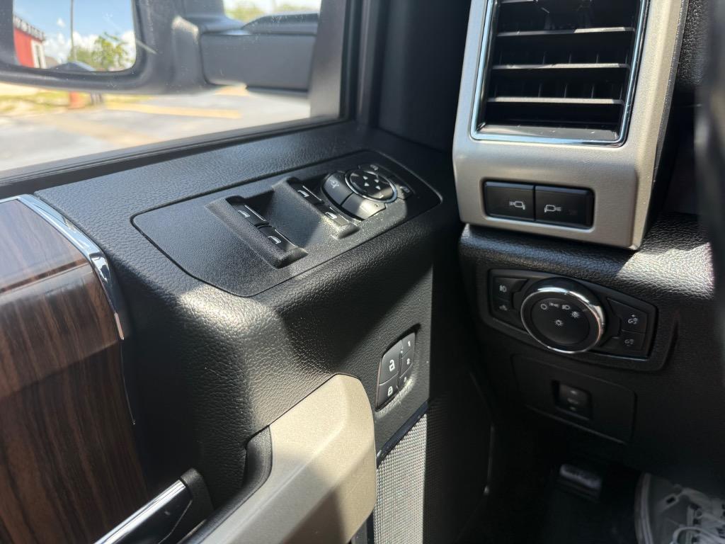 2017 Ford F150 Lariat photo