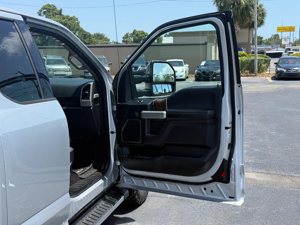 2017 Ford F150 Lariat photo