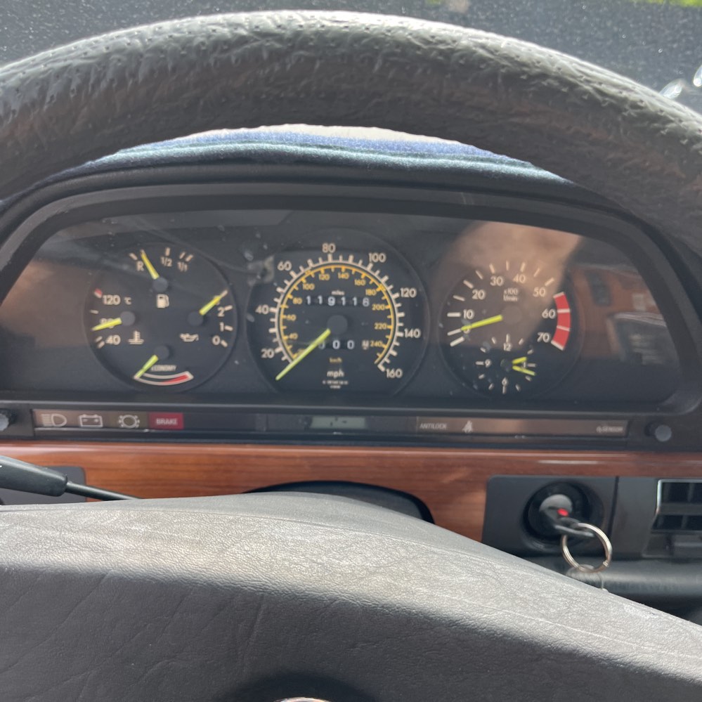 1985 MERCEDES-BEN 380 SERIES           - $10,000