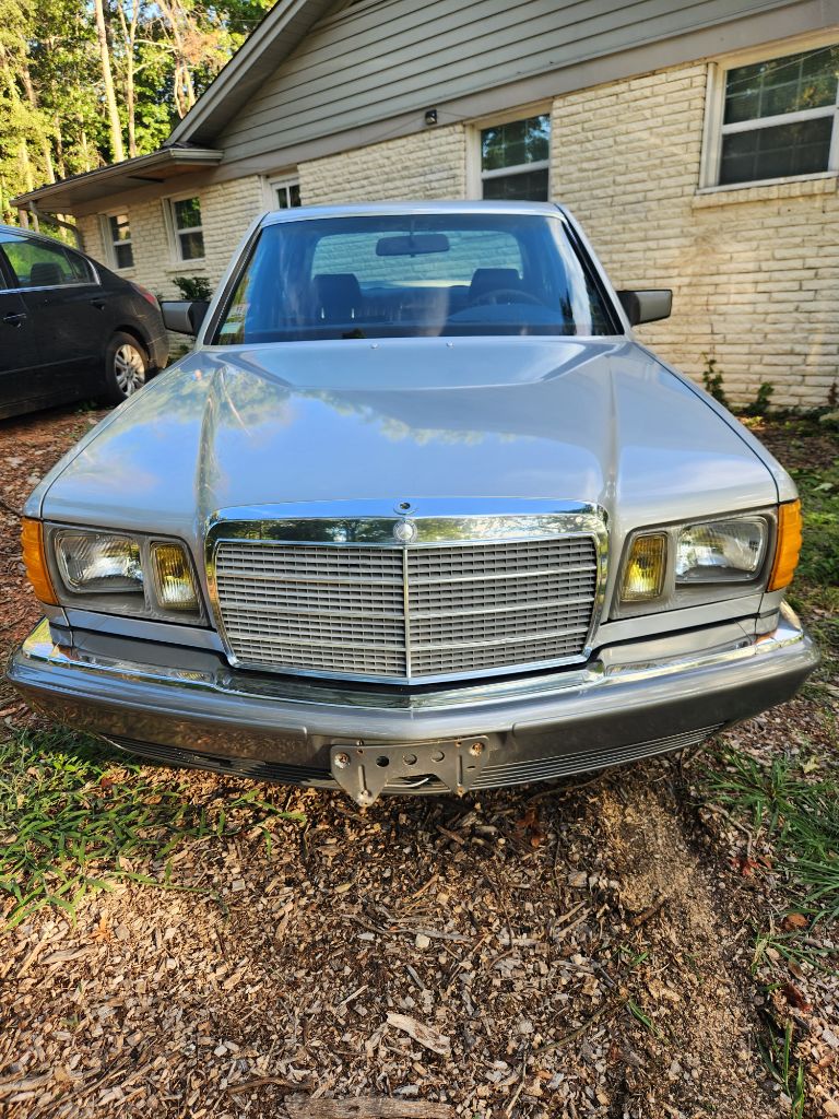 1985 MERCEDES-BEN 380 SERIES           - $10,000