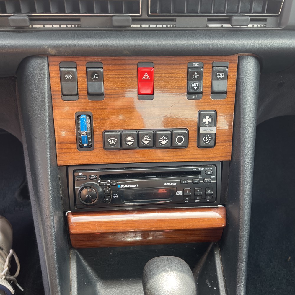 1985 MERCEDES-BEN 380 SERIES           - $10,000