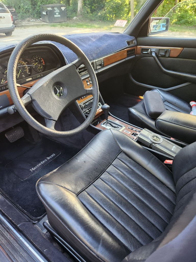 1985 MERCEDES-BEN 380 SERIES           - $10,000