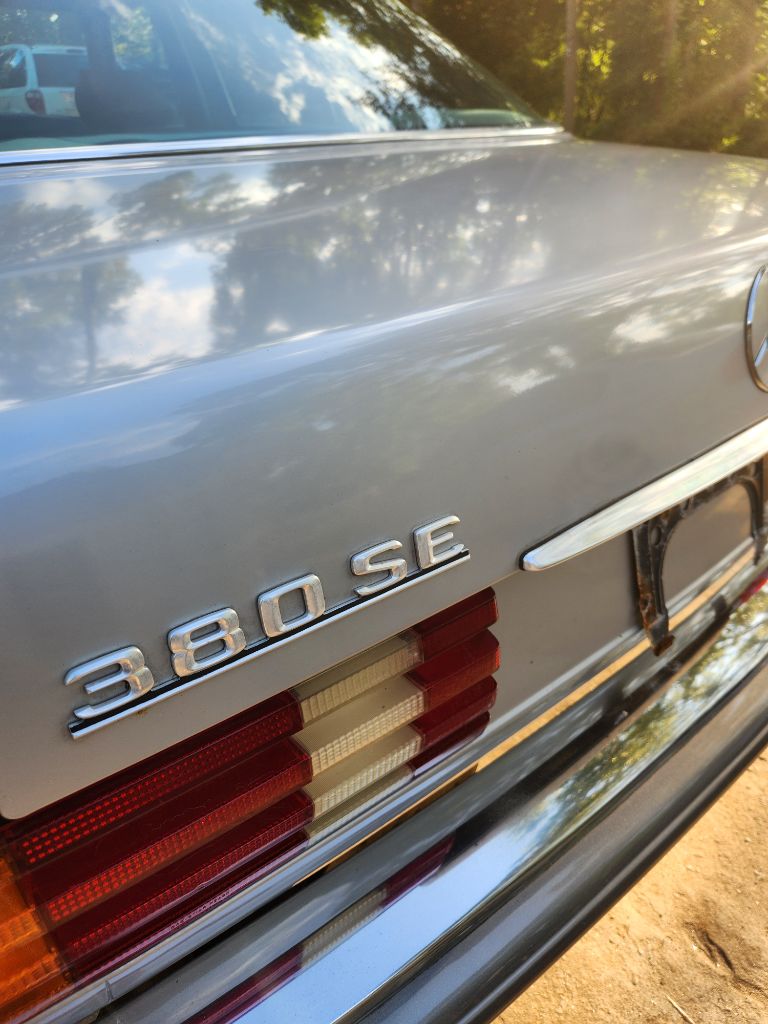 1985 MERCEDES-BEN 380 SERIES           - $10,000