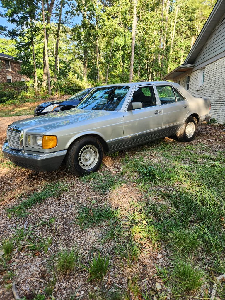 1985 MERCEDES-BEN 380 SERIES           - $10,000