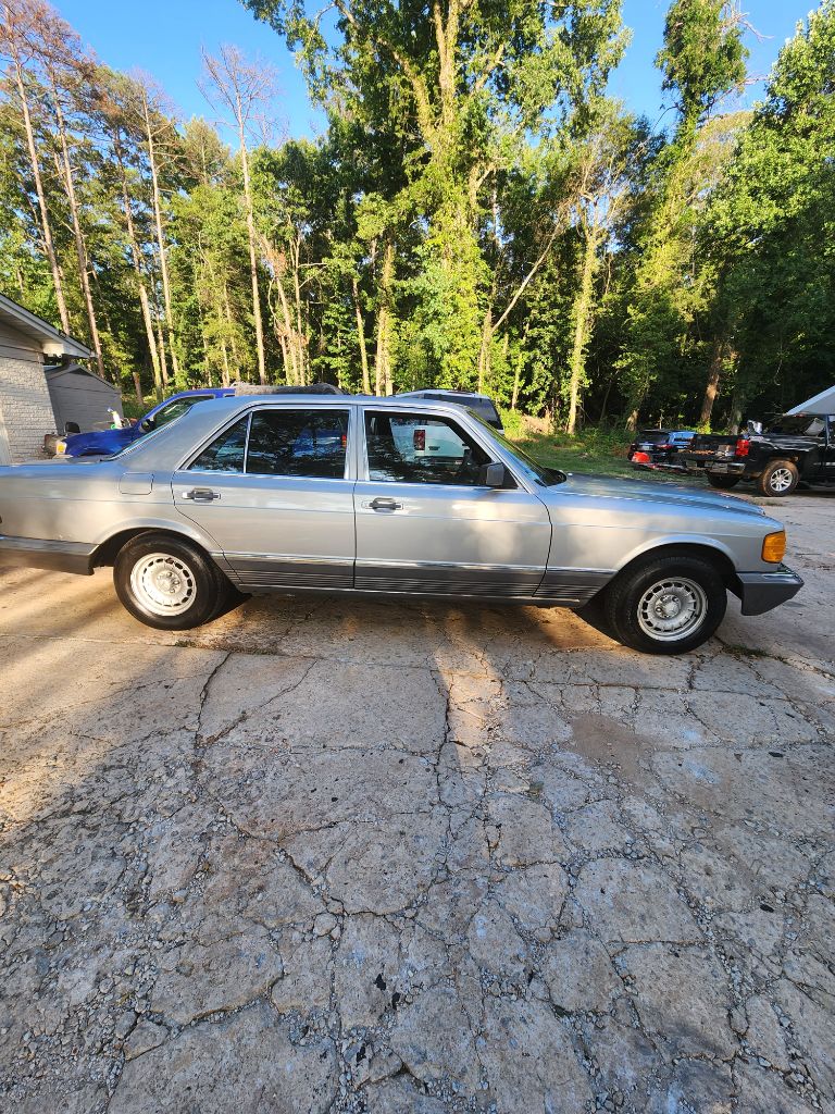 1985 MERCEDES-BEN 380 SERIES           - $10,000