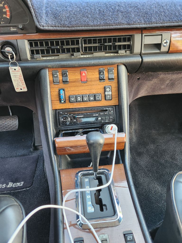 1985 MERCEDES-BEN 380 SERIES           - $10,000