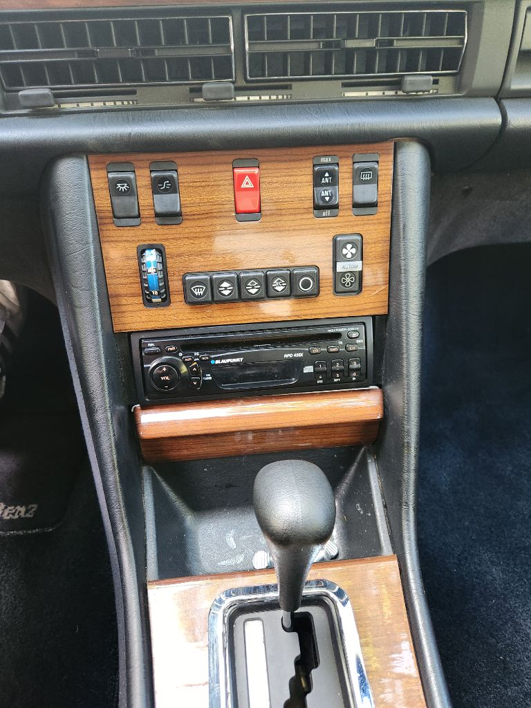 1985 MERCEDES-BEN 380 SERIES           - $10,000