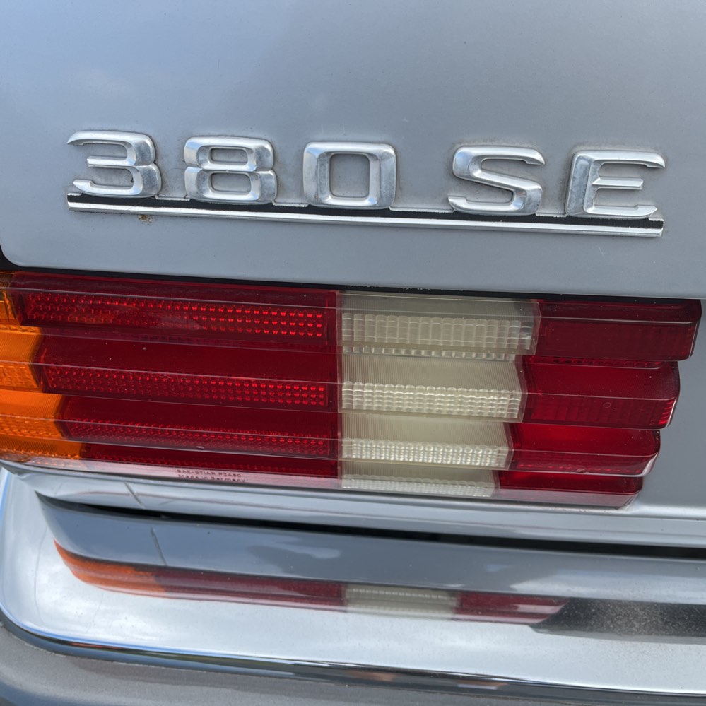 1985 MERCEDES-BEN 380 SERIES           - $10,000