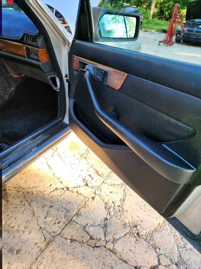 1985 MERCEDES-BEN 380 SERIES           - $10,000