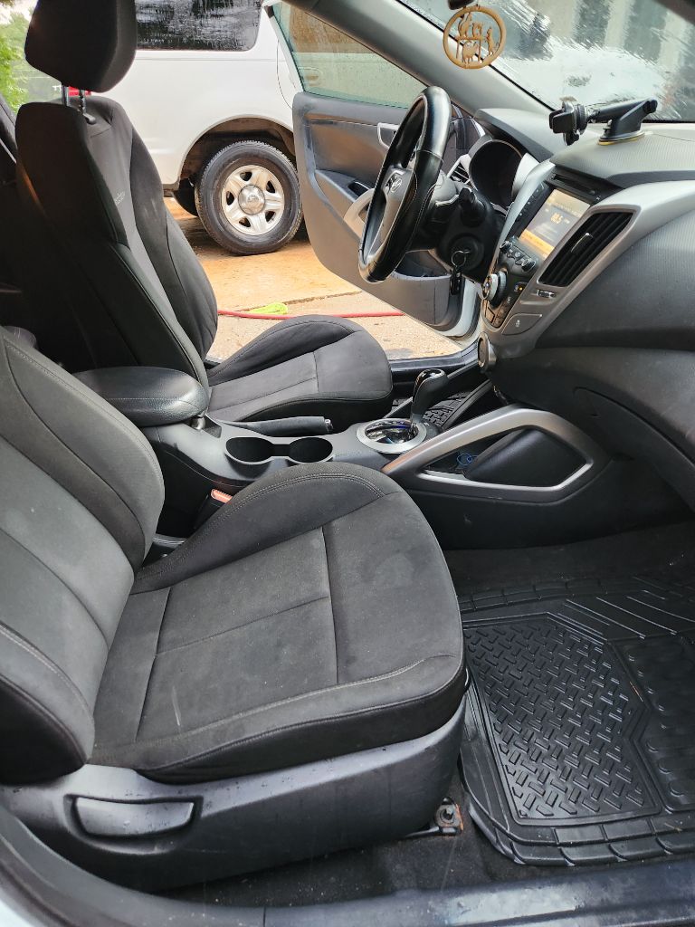 2014 Hyundai Veloster - $2,500