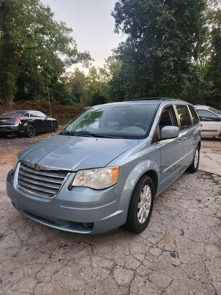 2009 Chrysler Town & Country - $2,500