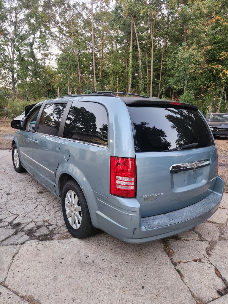 2009 Chrysler Town & Country - $2,500