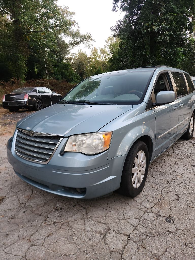 2009 Chrysler Town & Country - $2,500