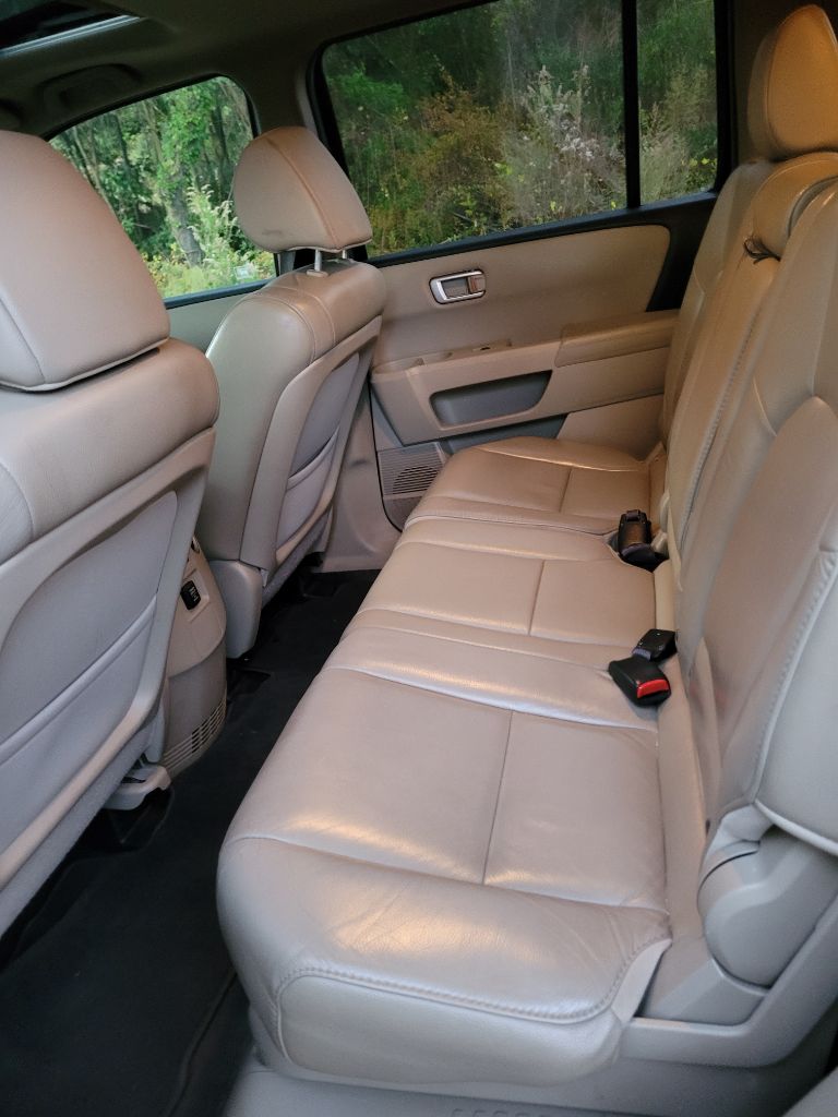 2009 Chrysler Town & Country - $2,500