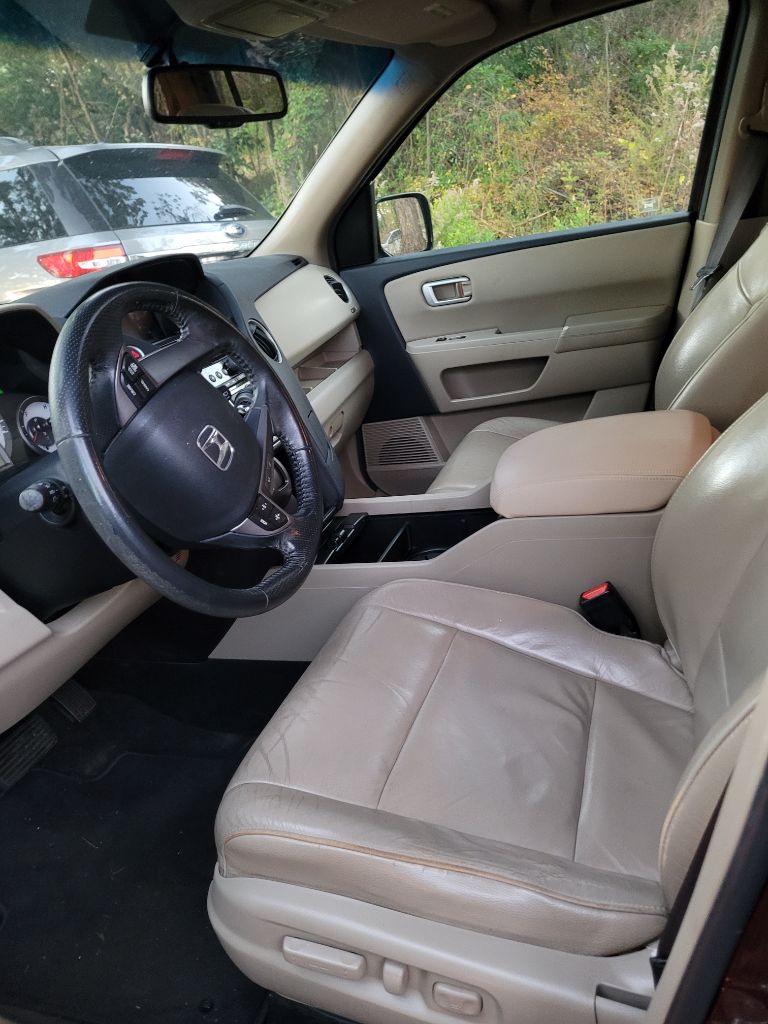 2009 Chrysler Town & Country - $2,500