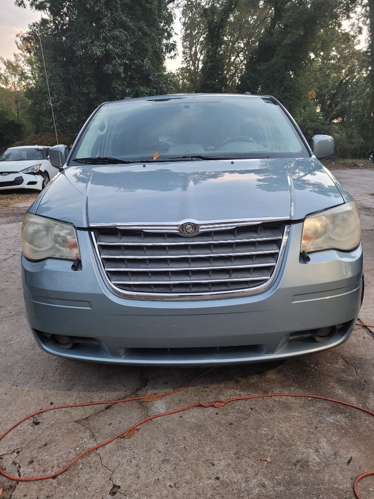 2009 Chrysler Town & Country - $2,500
