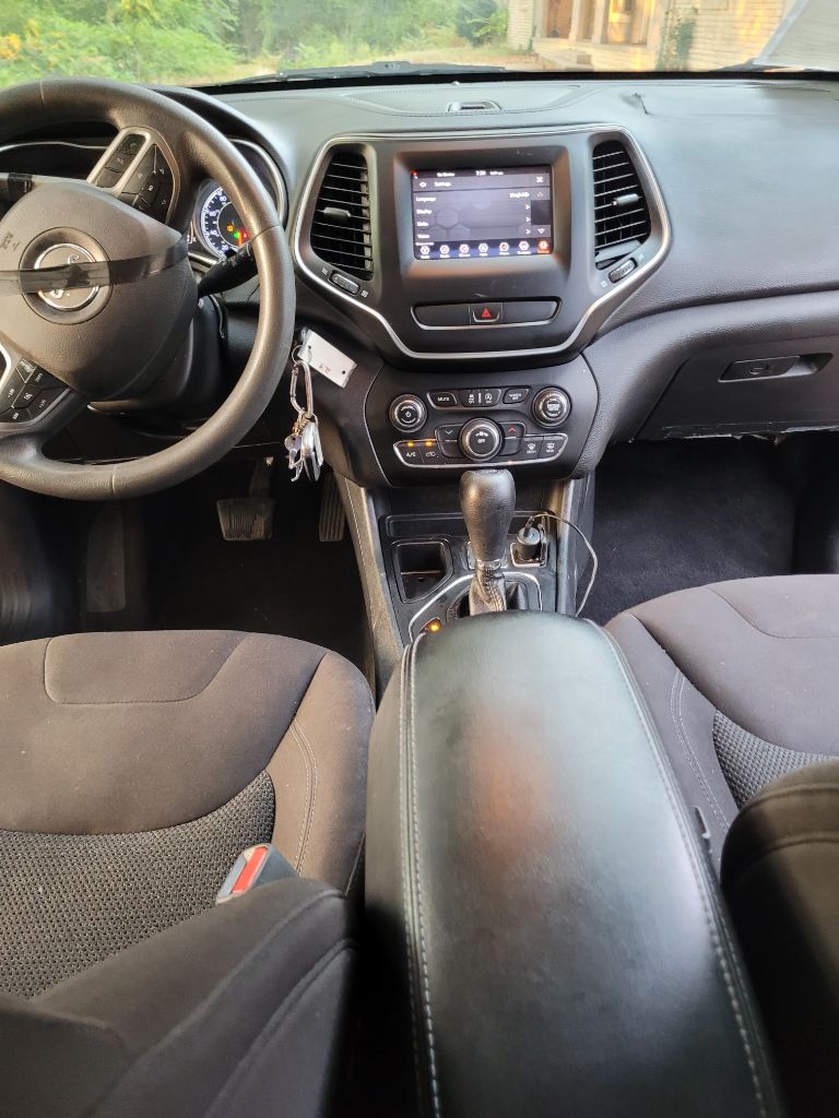 2019 Jeep Cherokee - $10,000