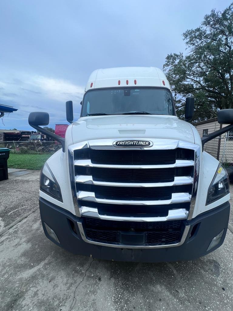 2020 Freightliner CASCADIA 126 Sleeper photo